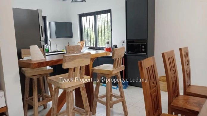 Villa Meublée de 4 Chambres avec Piscine à Vendre à Calodyne