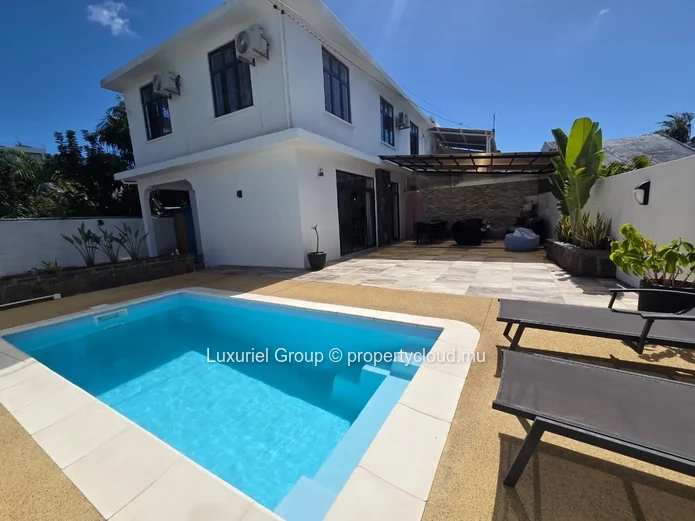 Villa With Pool For Rent – Pointe Aux Canonniers