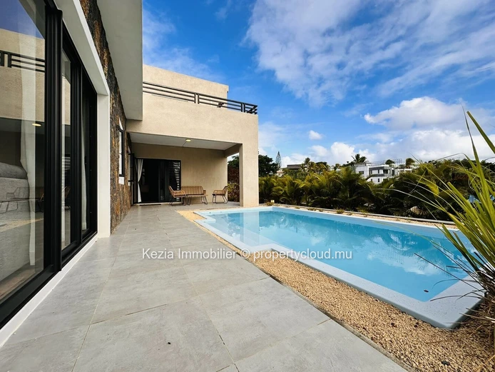 Contemporary Villa In A Peaceful Setting