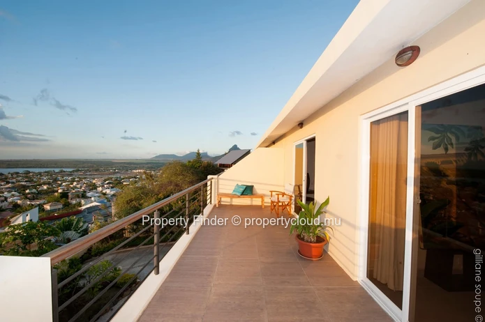 Magnifique Duplex à Tamarin avec Vue Mer – Disponible uniquement pour les Mauriciens