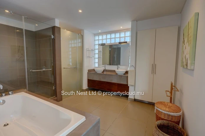 A rare property, both elegant and private, fully dedicated to an exceptional lifestyle