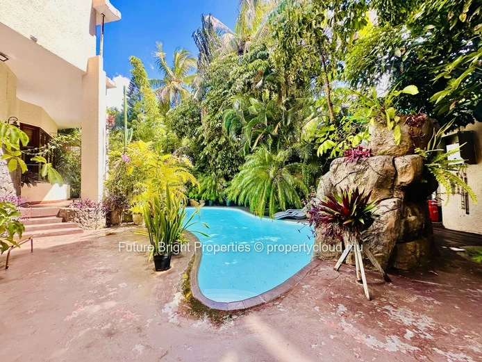 Spacieuse Maison Familiale De Style Rustique Avec Piscine À Louer – Rose Hill