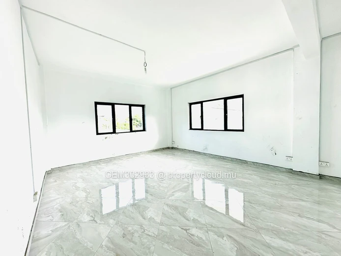 PROPRIÉTÉ RÉSIDENTIELLE EXCLUSIVE À VENDRE – Quatre Bornes