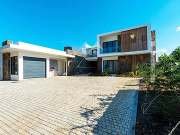 4 Bedroom Villa