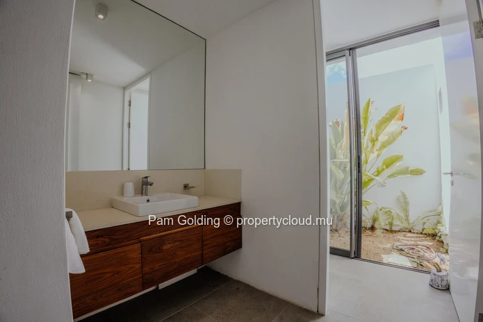 Villa de luxe en bord de mer avec piscine privée à Les Salines Rivière Noire, 3 chambres en suite