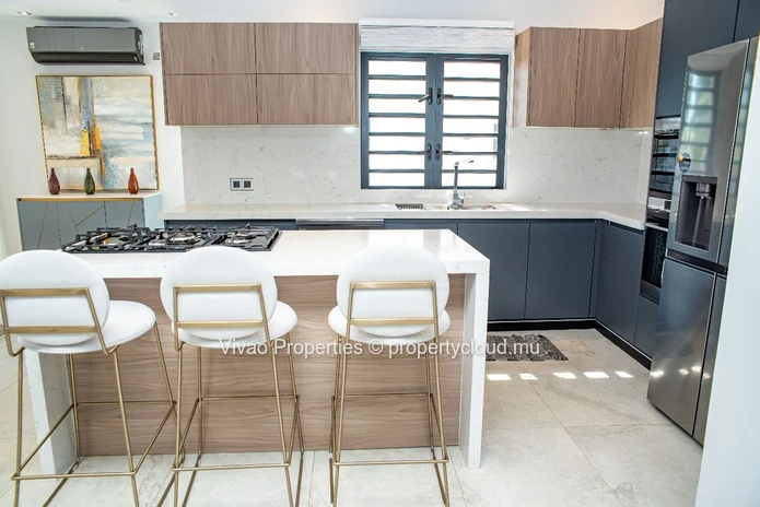 Propriété hors du commun en location meublée disponible en Morcellement sécurisé à Cascavelle. 4 chambres en-suite ma...