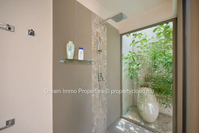 Elegant 3-bedroom villa near the sea at Clos du Littoral, Grand Baie - Mauritius