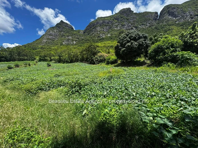 Residential Plot 37 perches for Sale – La Laura  