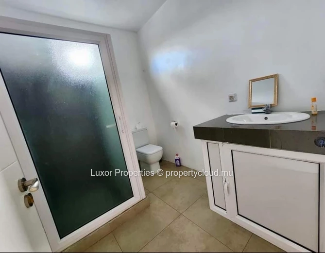 Villa 2ch avec piscine, terrasse et parking - Petit Raffray