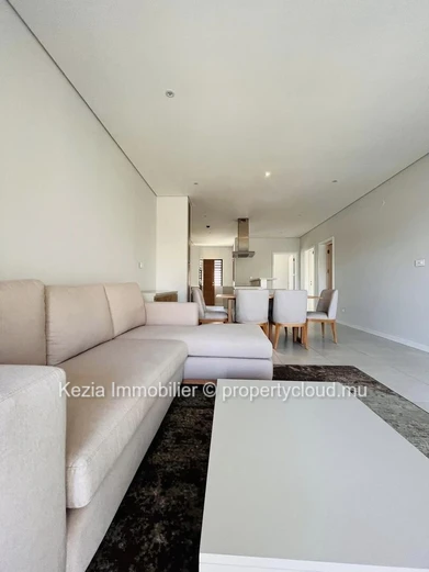 Contemporary First-Floor Apartment Close To The Beach
