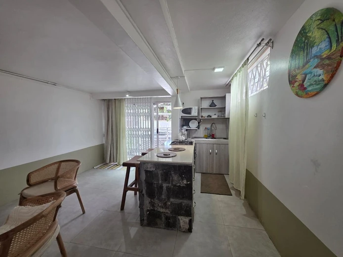 Charmant studio d’une chambre à louer – Beau Bassin