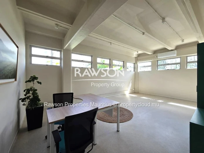 Bureau De 17,6 M² | Location Tout Compris | Mobilier | Nombreuses Installations Et Services | Solitude