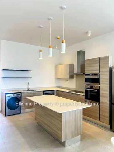 À Louer – Élégant Penthouse 3 Chambres à Péreybère