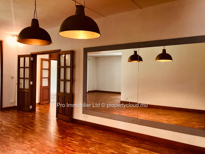 House in the prestigious diplomatic enclave of Avenue King George V, Floréal. FOR RENT