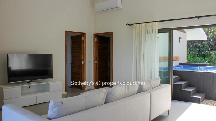Sea View Spotlight