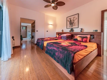 5 Bedroom Villa