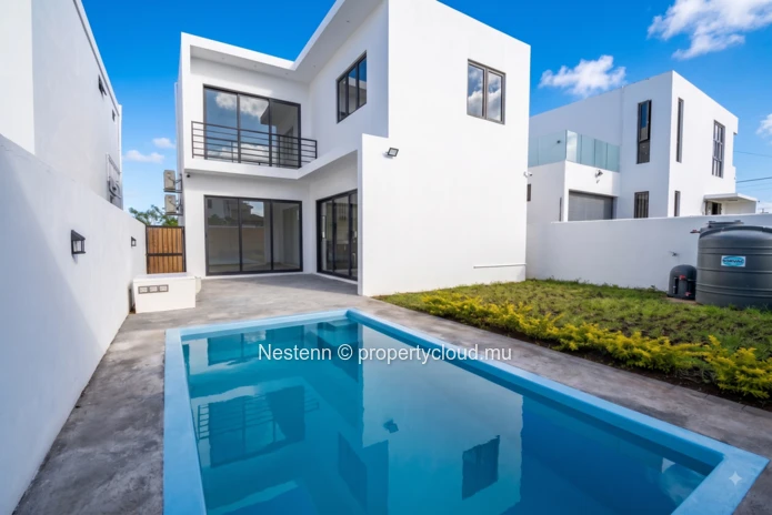 Maison moderne neuve de 3 chambres avec piscine à Fond du Sac, tout près de Grand Baie