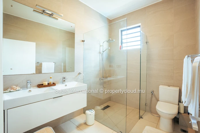 Luxury Penthouse with Stunning Sea Views in Tamarin - 160m² Living Space, Communal Pool, Rooftop Access, Fully Furnished