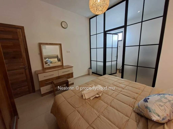 Modern 3 bedroom apartment with sea access.