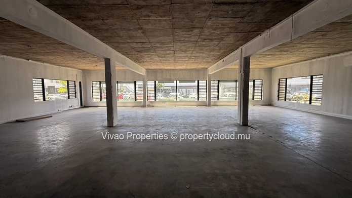 245m² Showroom & Office Commercial Space for Rent in Calebasses – Rs 170,000/month
