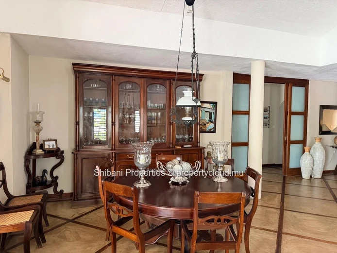 Magnifique Maison à Vendre – Rivière Noire