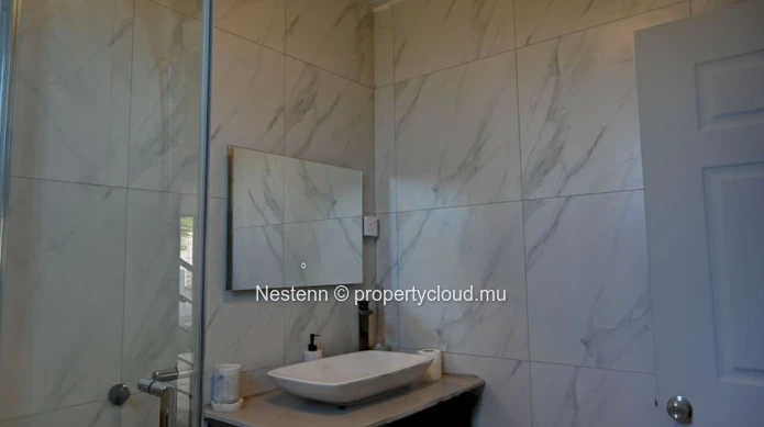 Charming 3-bedroom en-suite townhouse with swimming pool 