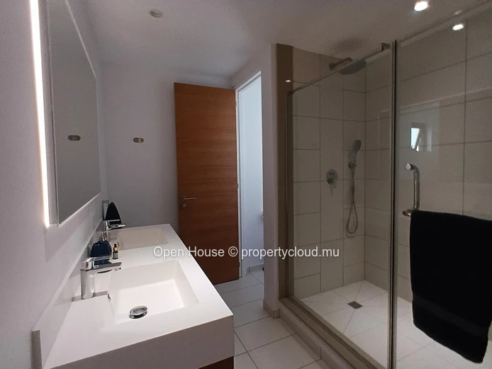 Luxury 3-Bedroom Penthouse with Private Pool in Pereybere