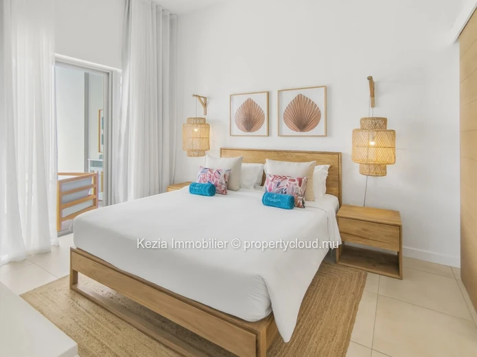 Contemporary Ground-Floor Apartment Just A Stone's Throw From The Lagoon