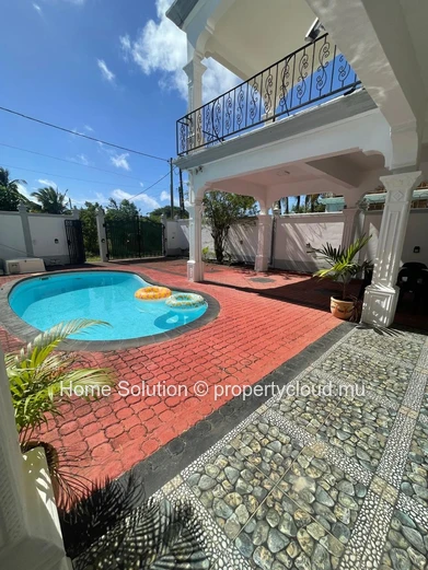 Maison de 4 Chambres – Quartier Calme