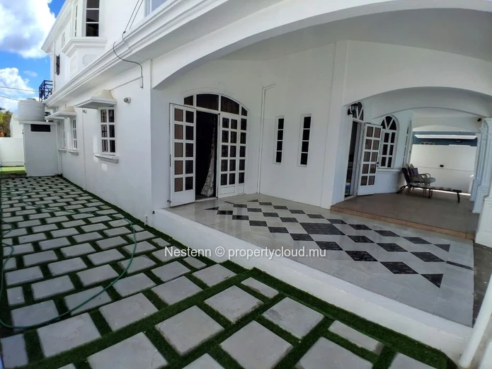 Péreybère – Ground Floor Apartment With Pool In A Sought-After Neighborhood
