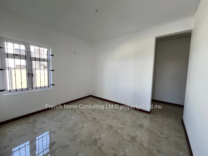 Villa neuve en vente locale, 5 chambres, piscine