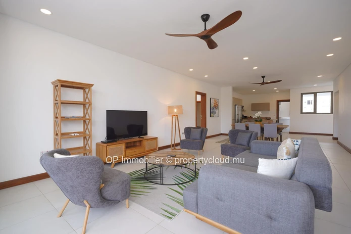 Appartement R+2 à vendre à Pointe aux Canonniers, 167m², 3 chambres, piscine commune, meublé, climatisé, garage, proc...