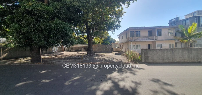 Terrain Résidentiel & Commercial 21 Perches à Vendre – Beau Séjour, Quatre-Bornes 