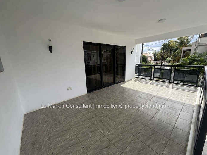 Villa 5 chambres à vendre à Flic en Flac avec jardin