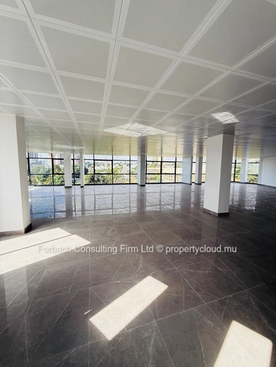 For sale : Prestigious Building ideal for offices and commerce 
