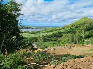 <br/>Desirable Large Block of Land with Superb Mountain and Sea Views! Superb Luxury, Surprisingly Affordable!