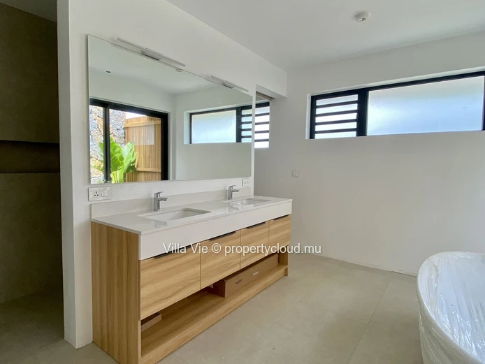Belle Vue - Beautiful newly built modern 4-bedroom house with infinity pool