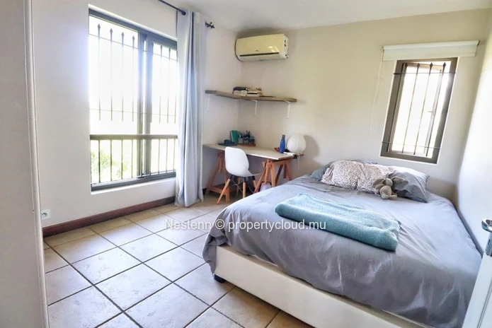 Traditional Duplex Villa in Grand Gaube with 4 bedrooms, private pool, sea view, and spacious yard. Fully furnished a...