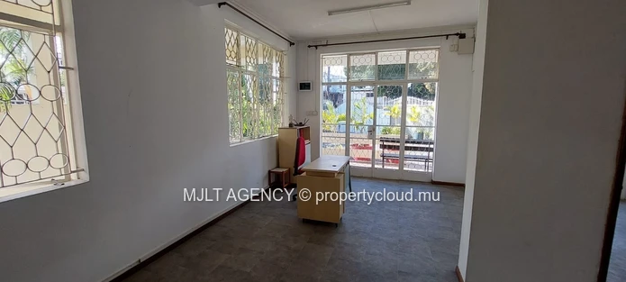 Local Commercial - 186 m² Port Louis - Center 