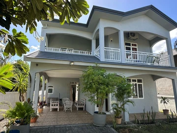 Charming 4-bedroom villa with pleasant garden, Pereybère