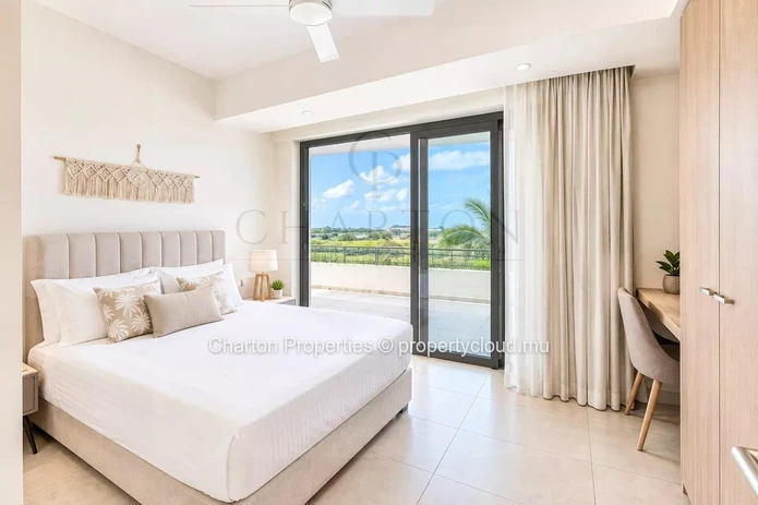 Exceptional 3-bedroom penthouse on the top floor, with golf view in the heart of Mont Choisy
