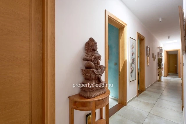 A vendre villa 3 chambres en suite accessible aux étrangers à Balaclava.