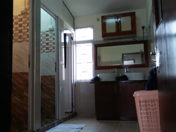 8 Bedroom House