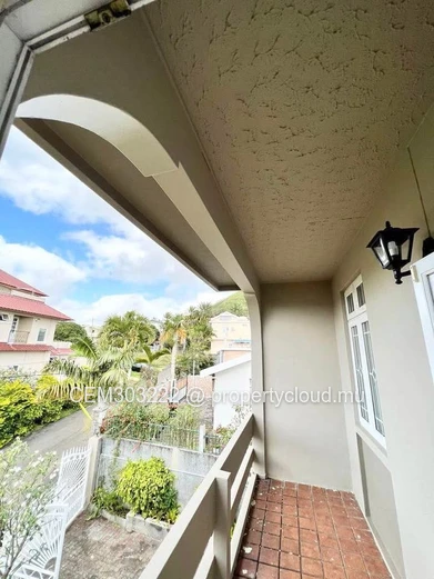Appartement entièrement meublé de luxe à louer à Quatre-Bornes