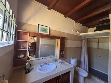 6 Bedroom House