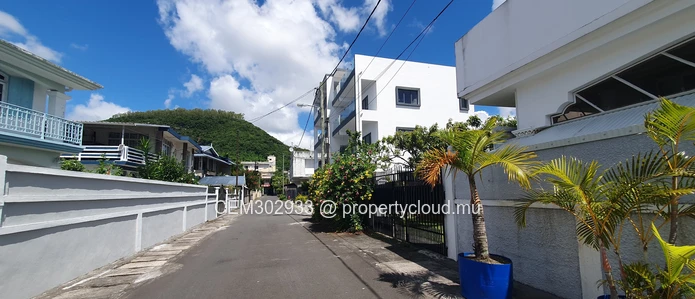 PROPRIÉTÉ RÉSIDENTIELLE EXCLUSIVE À VENDRE – Quatre Bornes