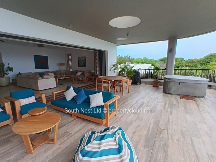 Superbe penthouse avec vue mer : 3 chambres / 3 salles de bains avec jacuzzi