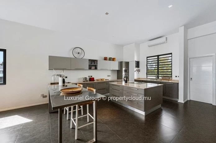 Pereybere – Exceptional Beachfront Penthouse