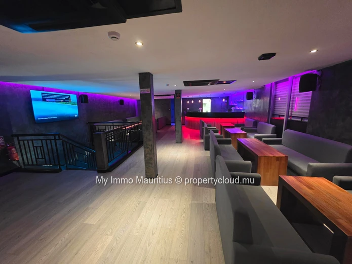 Restaurant & Pub + 5 Studios – Grand Baie Center