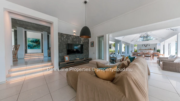 Villa Contemporaine avec Vue Imprenable sur la Montagne
